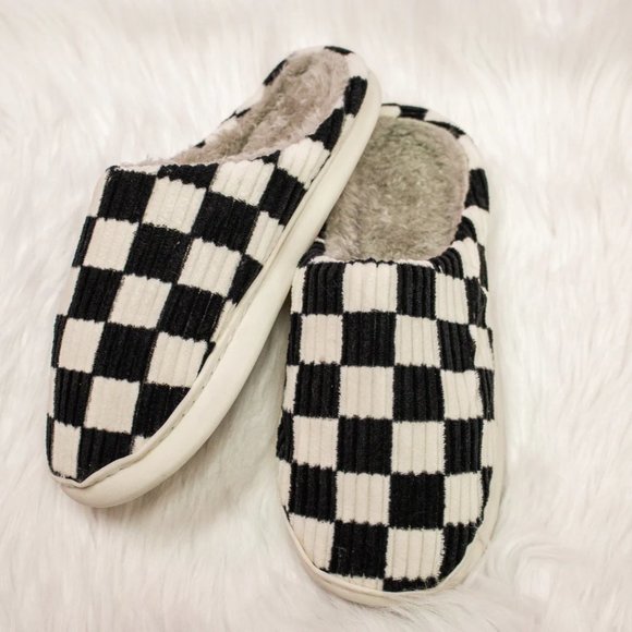 NWT Checkered Fuzzy Slippers - BLACK - Picture 1 of 4